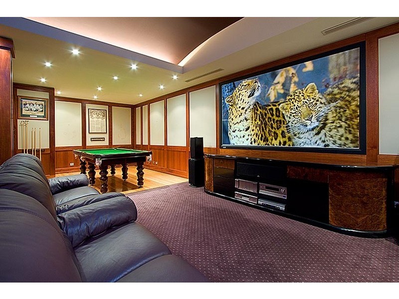 1 The Tor Walk, Castlecrag NSW 2068