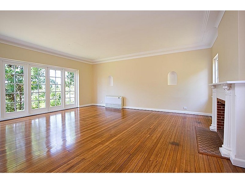 15 Glenroy Avenue, Castlecrag NSW 2068