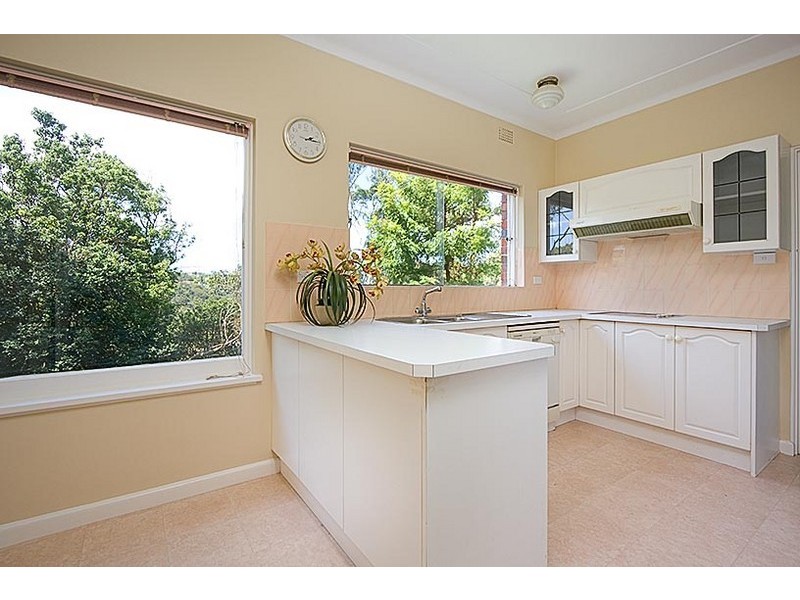 15 Glenroy Avenue, Castlecrag NSW 2068