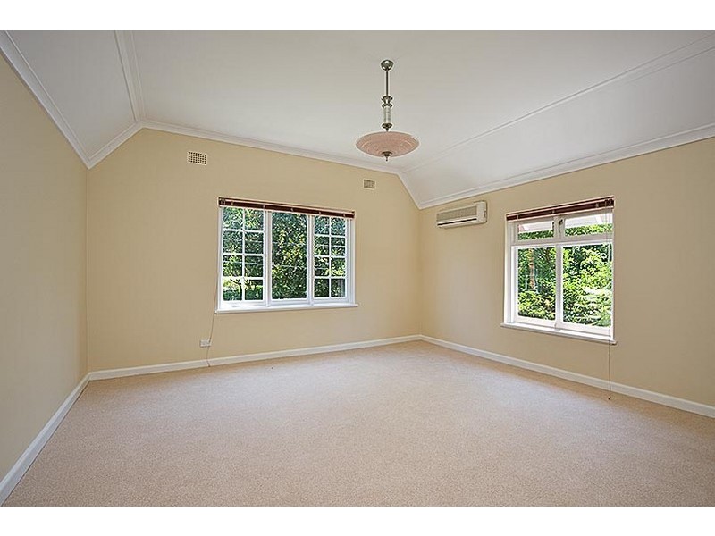 15 Glenroy Avenue, Castlecrag NSW 2068