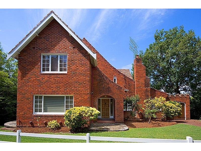 15 Glenroy Avenue, Castlecrag NSW 2068