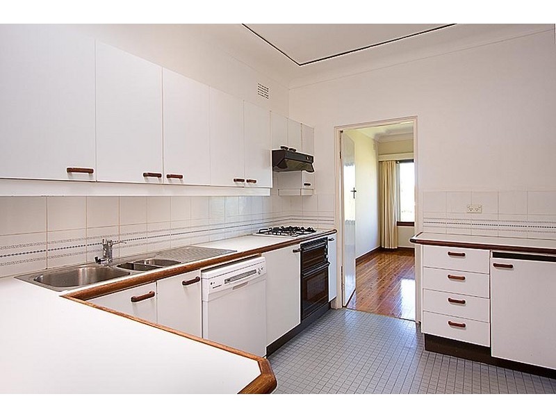 11 Lincoln Avenue, Castlecrag NSW 2068