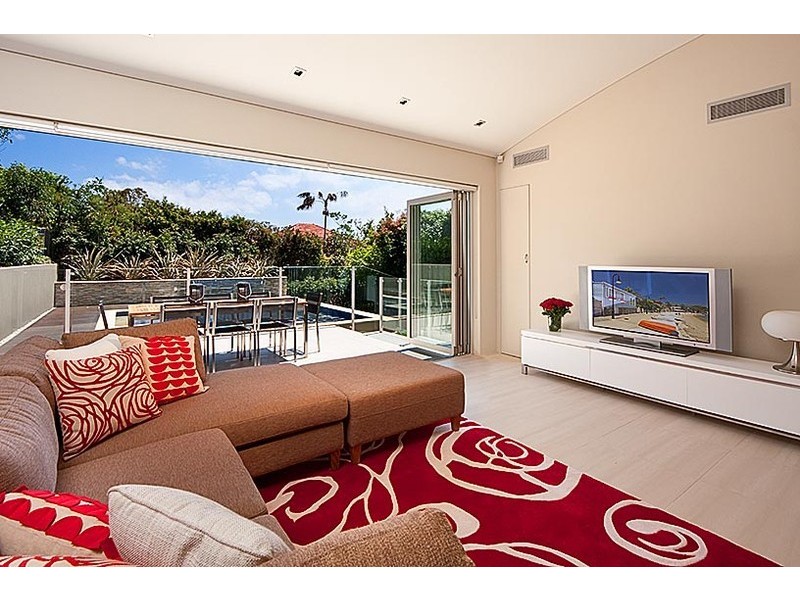 16 Charles Street, Castlecrag NSW 2068