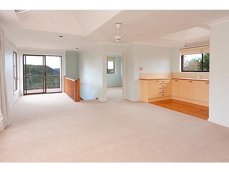 13 Lincoln Avenue, Castlecrag NSW 2068