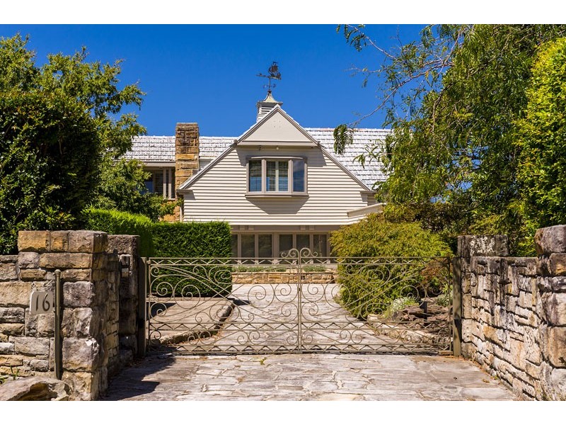 16 Linden Way, Castlecrag NSW 2068