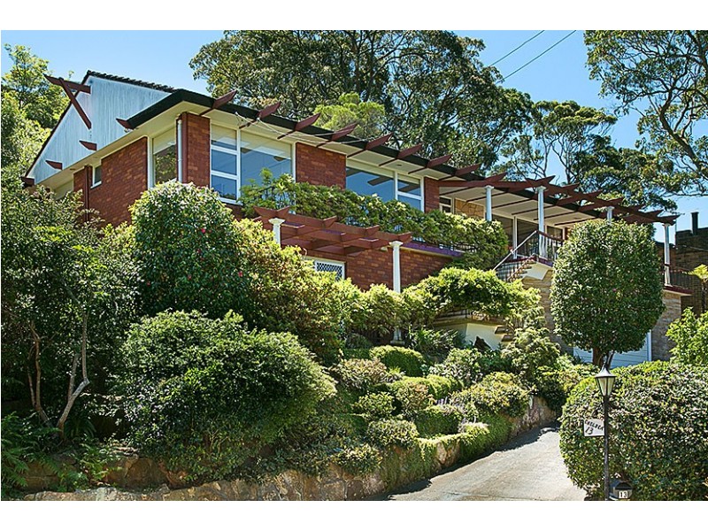 13 Cheyne Walk, Castlecrag NSW 2068