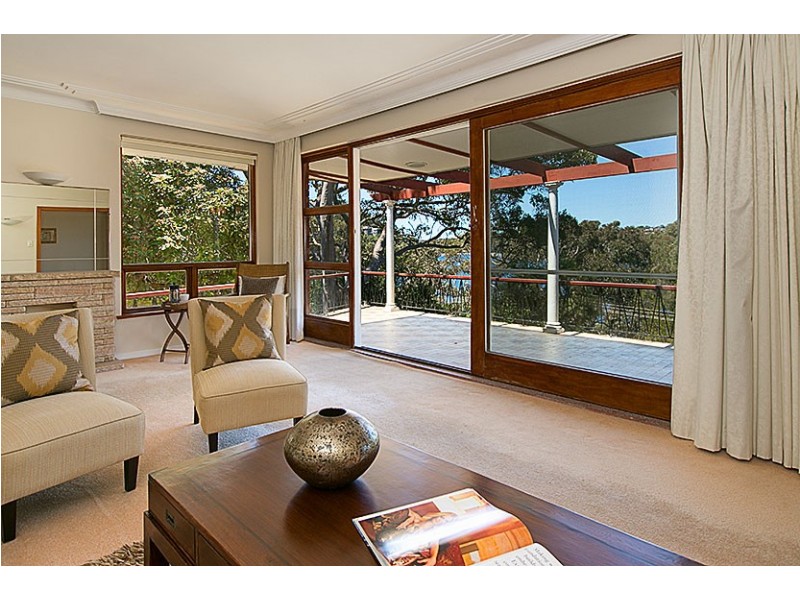 13 Cheyne Walk, Castlecrag NSW 2068