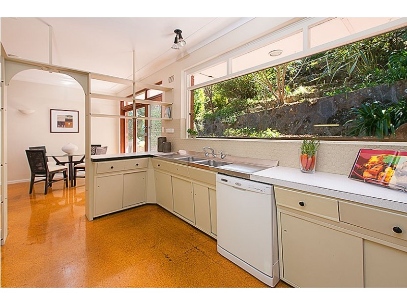 13 Cheyne Walk, Castlecrag NSW 2068