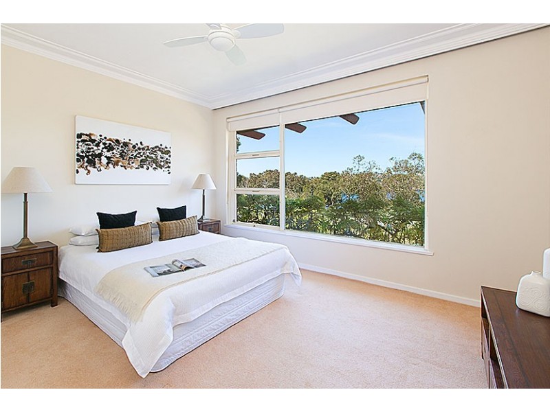 13 Cheyne Walk, Castlecrag NSW 2068