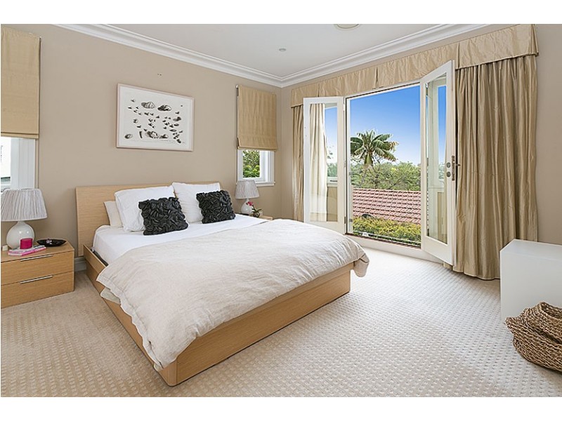 8 Rutland Avenue, Castlecrag NSW 2068