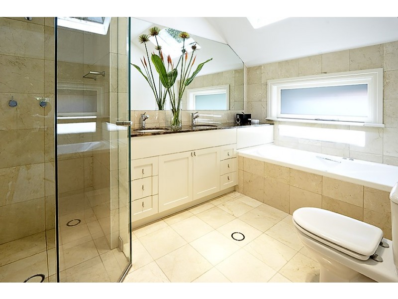 8 Rutland Avenue, Castlecrag NSW 2068