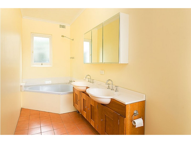 64 The Bulwark, Castlecrag NSW 2068