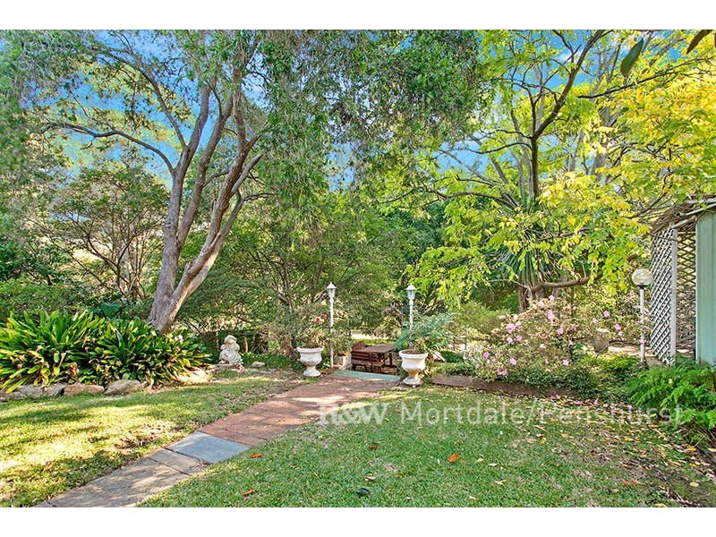 33 Beaumaris Crescent, Mortdale NSW 2223