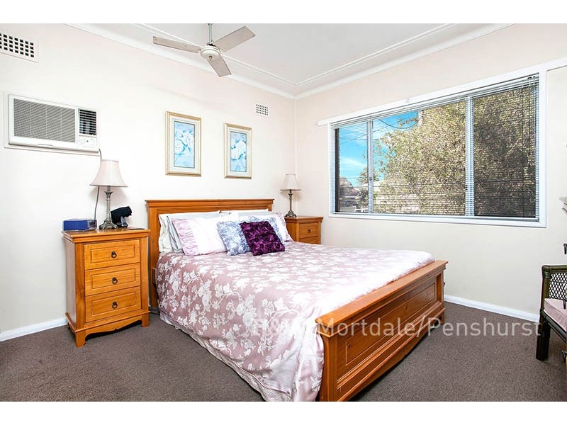 33 Beaumaris Crescent, Mortdale NSW 2223