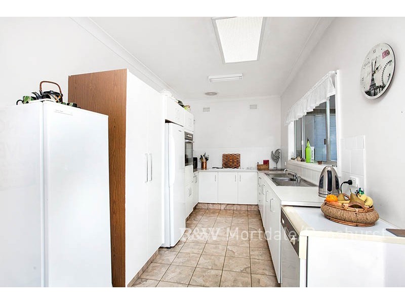 33 Beaumaris Crescent, Mortdale NSW 2223