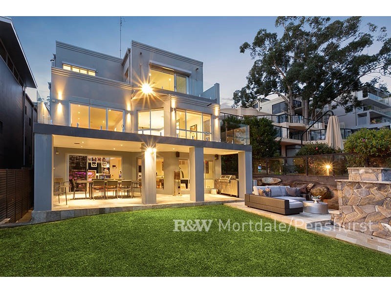 2 Tea Tree Place, Lugarno NSW 2210