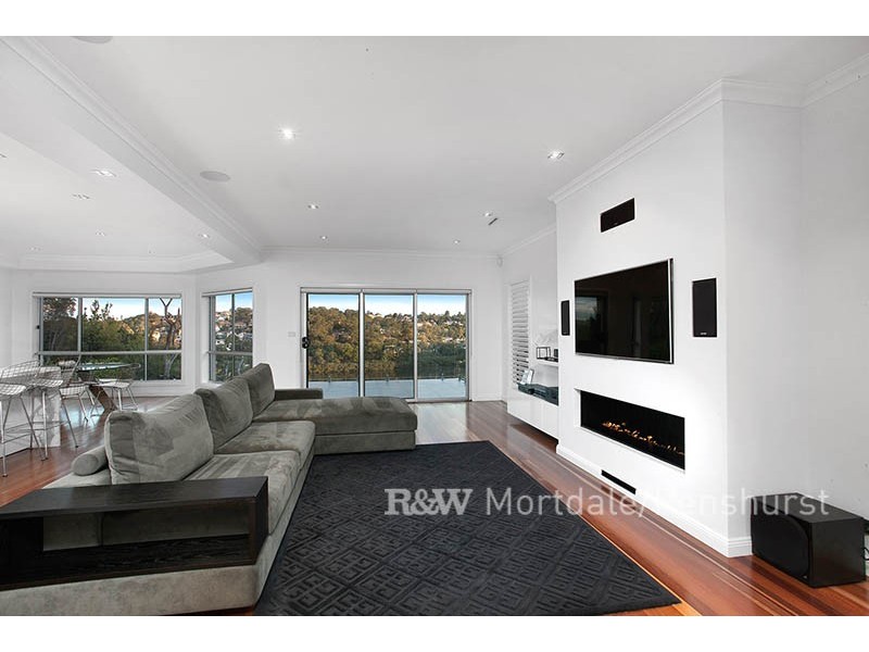 2 Tea Tree Place, Lugarno NSW 2210