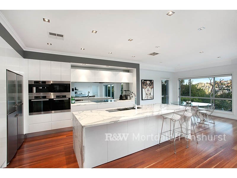 2 Tea Tree Place, Lugarno NSW 2210