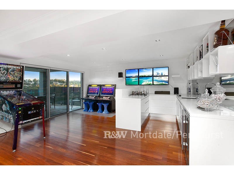 2 Tea Tree Place, Lugarno NSW 2210