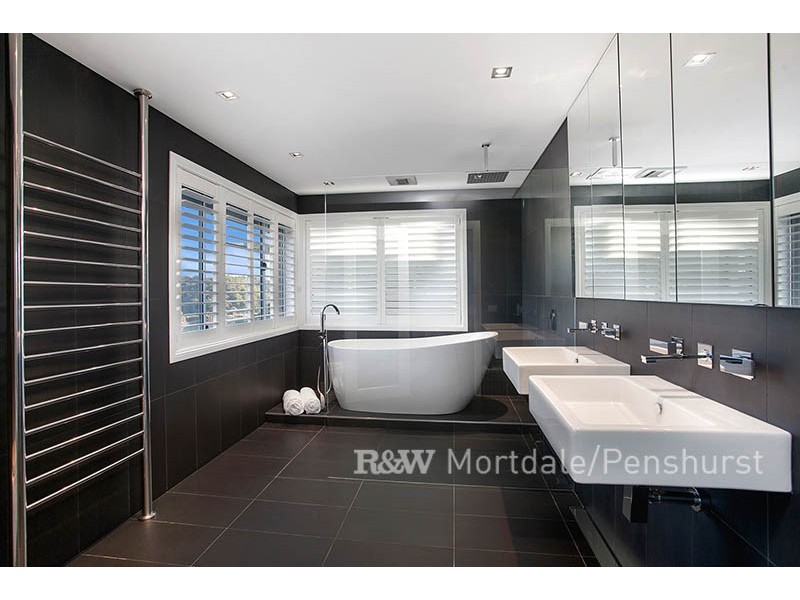 2 Tea Tree Place, Lugarno NSW 2210