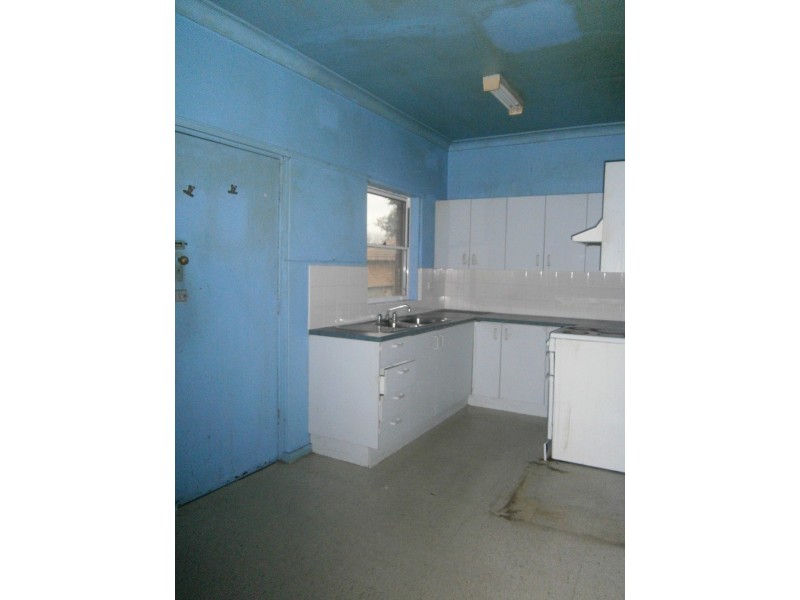 8 Arnold Street, Peakhurst NSW 2210