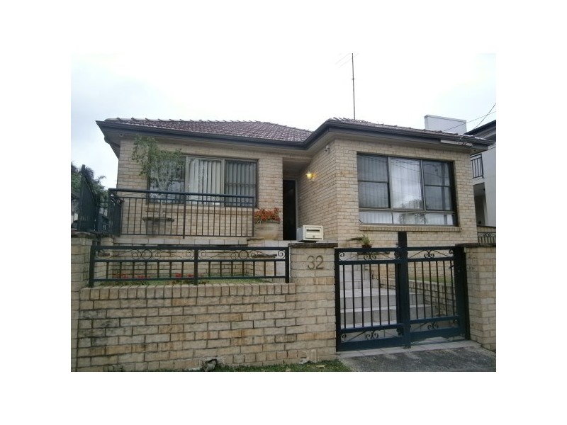 32 Mavis Avenue, Peakhurst NSW 2210