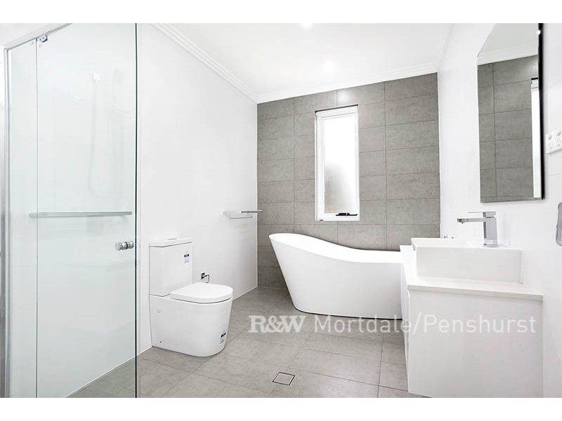 5 Clarke Street, Peakhurst NSW 2210