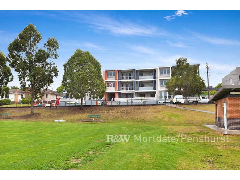 61 – 65 Trafalgar St, Peakhurst NSW 2210