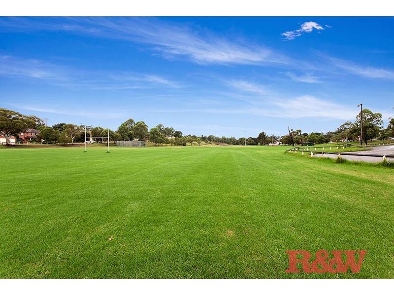 1/3-7 Gover Street, Peakhurst NSW 2210