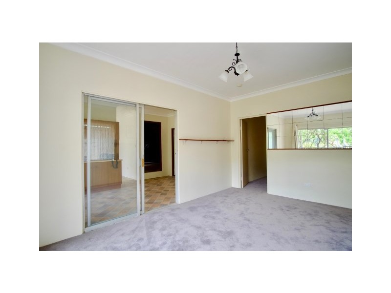 38 Ballantyne Rd, Mortdale NSW 2223