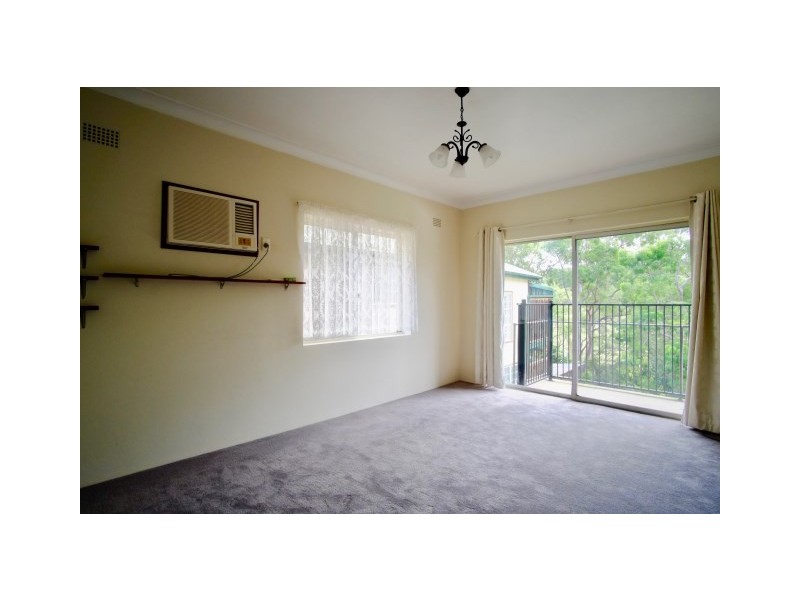 38 Ballantyne Rd, Mortdale NSW 2223