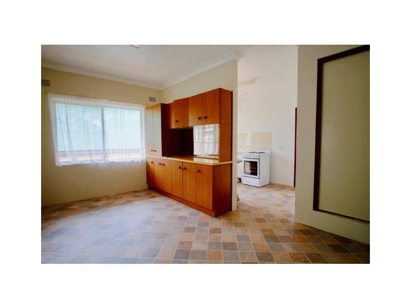 38 Ballantyne Rd, Mortdale NSW 2223