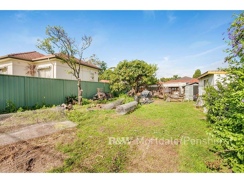 8 Salt Pan Road, Peakhurst NSW 2210