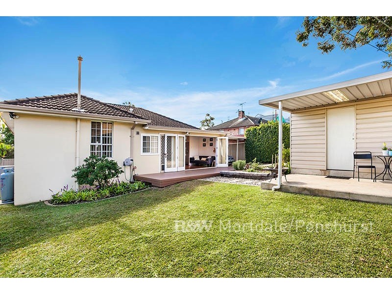 23 Arnold Street, Peakhurst NSW 2210