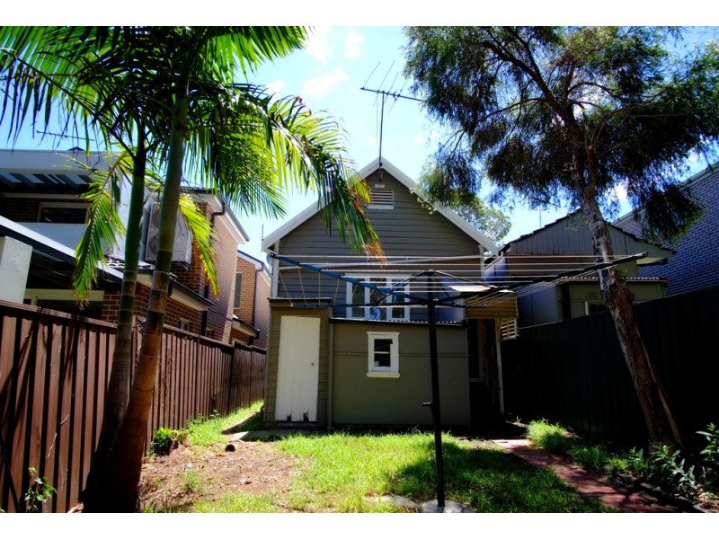 11 Universal Street, Mortdale NSW 2223