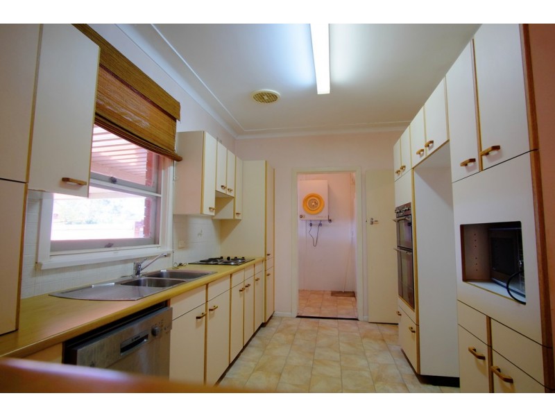 14 Berkeley St, Peakhurst Heights NSW 2210