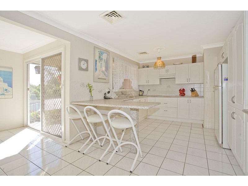 6 Vista Avenue, Peakhurst Heights NSW 2210