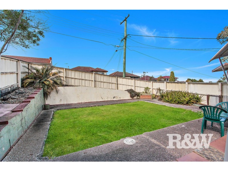 2 Neilson Avenue, Peakhurst NSW 2210