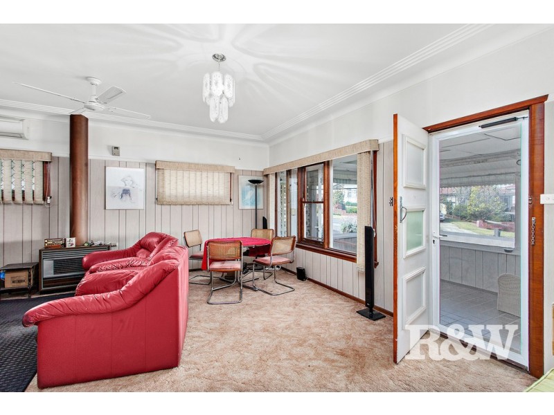 2 Neilson Avenue, Peakhurst NSW 2210