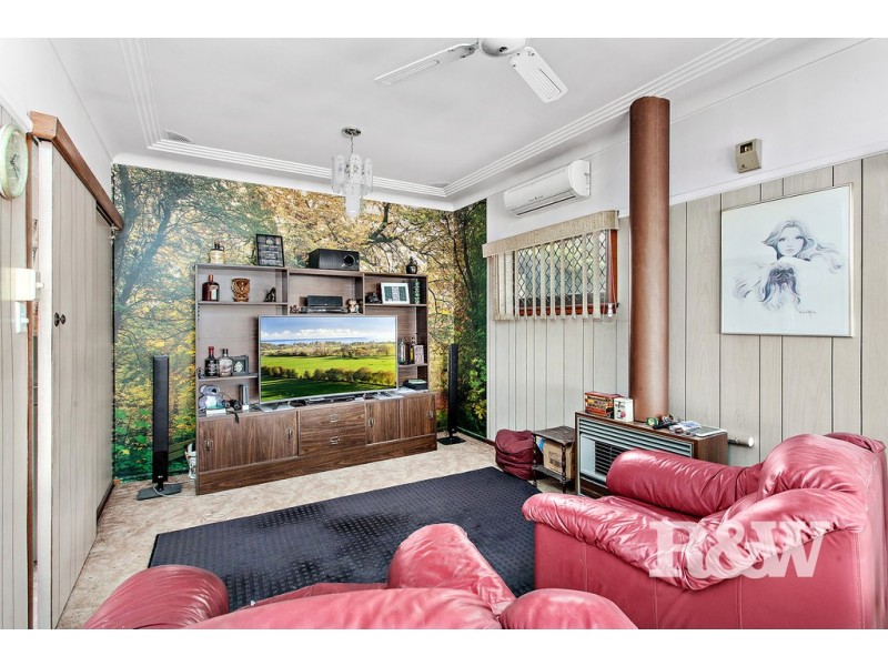 2 Neilson Avenue, Peakhurst NSW 2210