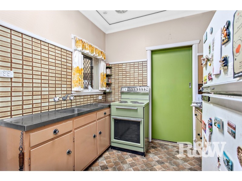 2 Neilson Avenue, Peakhurst NSW 2210