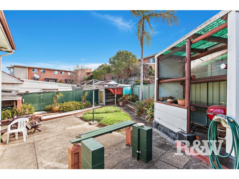 2 Neilson Avenue, Peakhurst NSW 2210