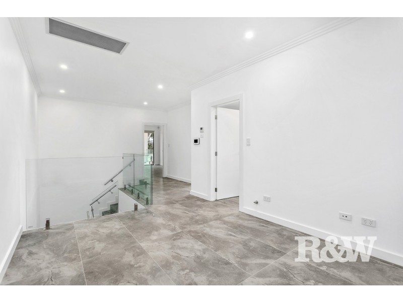 9 Henry Lawson Drive, Peakhurst NSW 2210