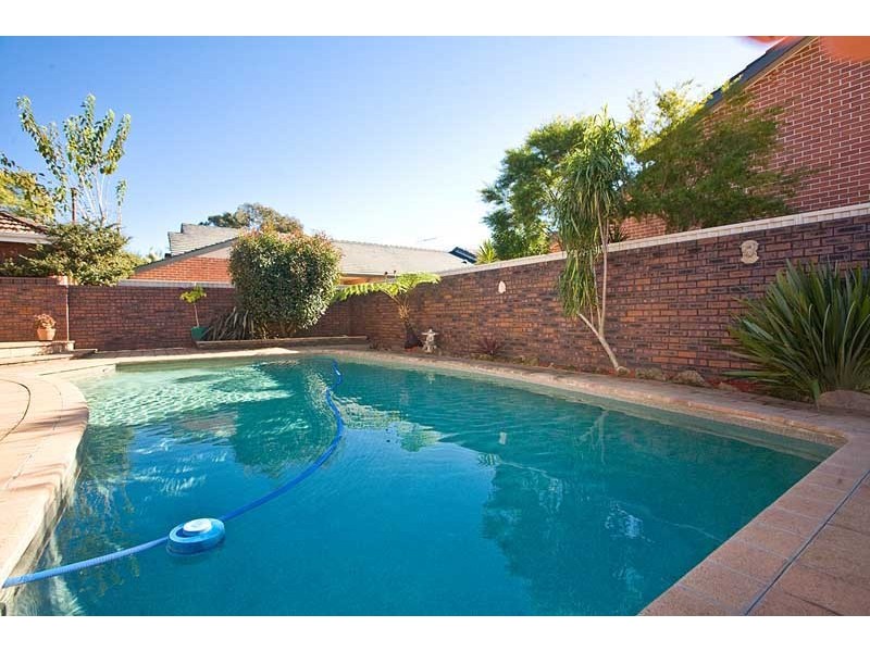 27 Denise Crescent, Peakhurst NSW 2210