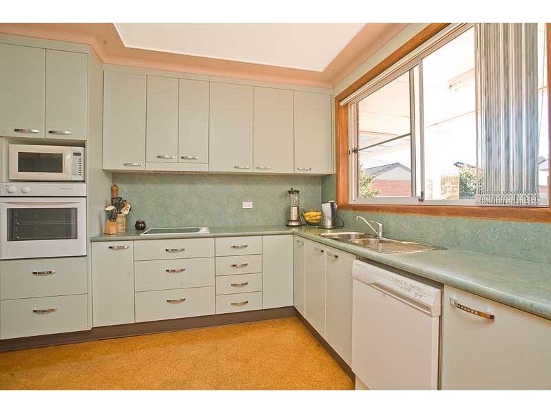 27 Denise Crescent, Peakhurst NSW 2210