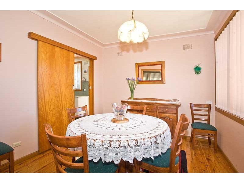 27 Denise Crescent, Peakhurst NSW 2210