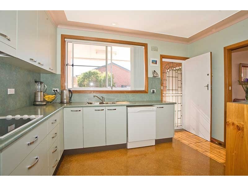 27 Denise Crescent, Peakhurst NSW 2210