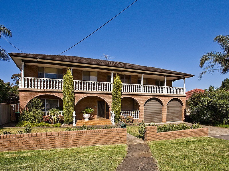 11 Henry Lawson Drive, Peakhurst NSW 2210