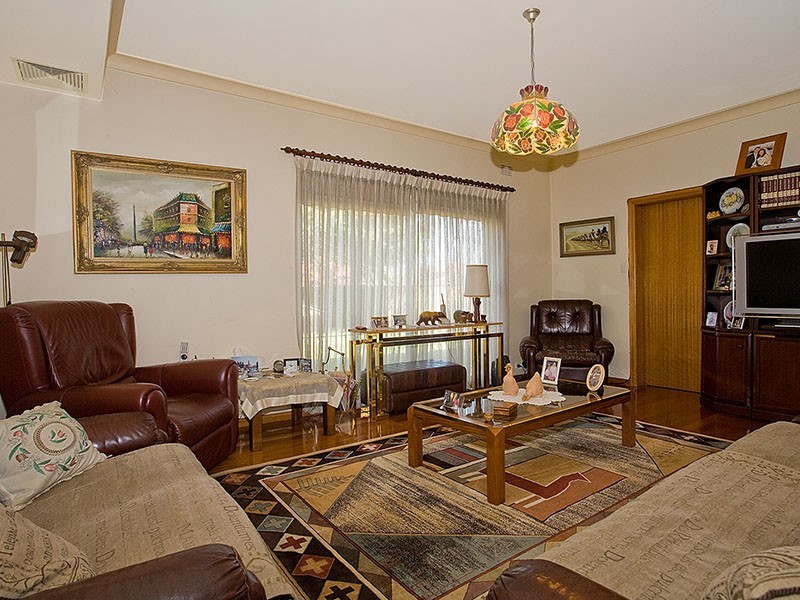 11 Henry Lawson Drive, Peakhurst NSW 2210