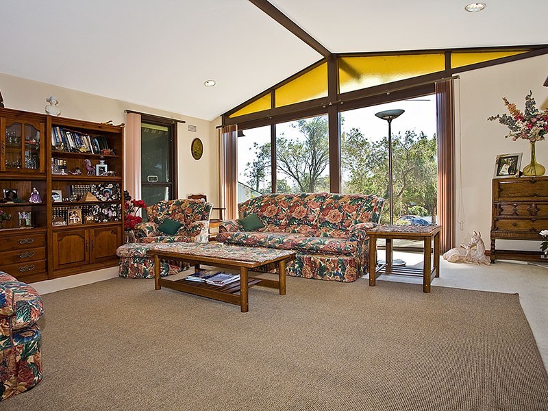 8 Akoonah Place, Peakhurst Heights NSW 2210